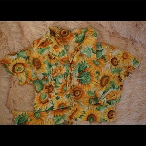 Sunflower crop button up